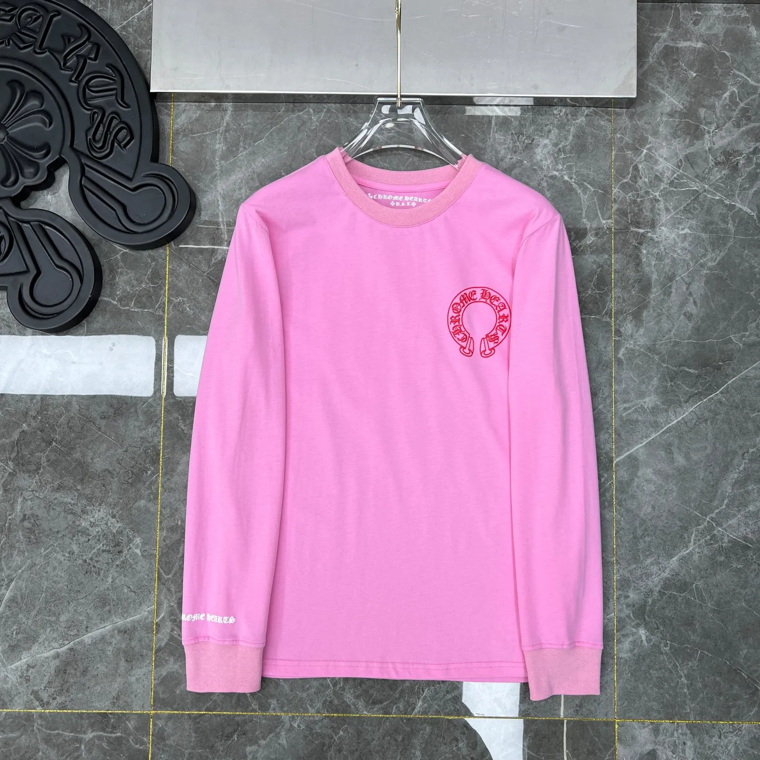 P160 Chrome Hearts Autumn clothing is coming. Synchronized with counters. Chrome Matty Boy graffiti ⭐ long-sleeved T-shirt. Specially customized version of 1:1 high weight fabric. 🌈Recommended color: customized orange. 🌈 Size: S, M, L, 🌈Recommended color: Sakura pink 🌈 Size: S, M, L, XL